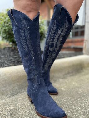 Old Gringo Mayra Relax Fit 18” Boots
Blue Denim Size 8 NWB